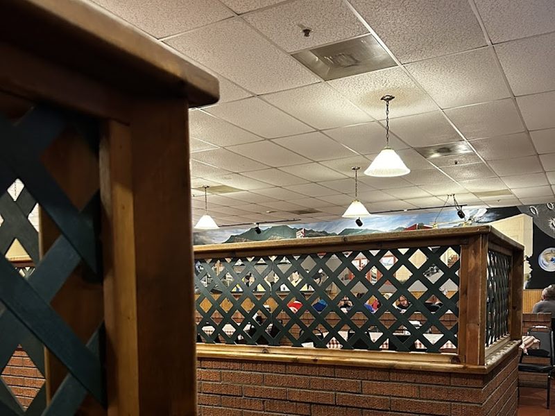 Vinny's New York Pizza interior