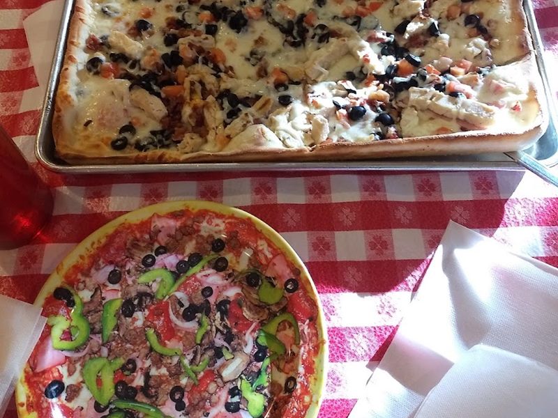 Vinny's New York Pizza food