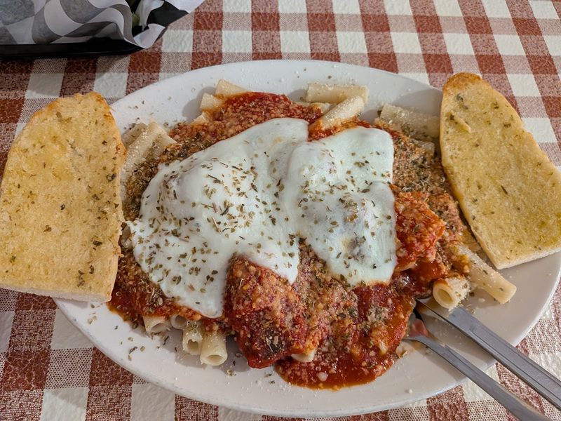 Vinny's New York Pizza food